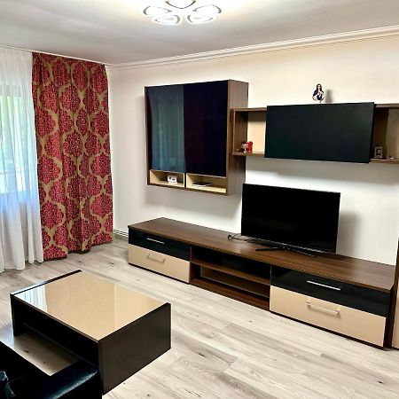 Royal Apartment Бузау Екстериор снимка