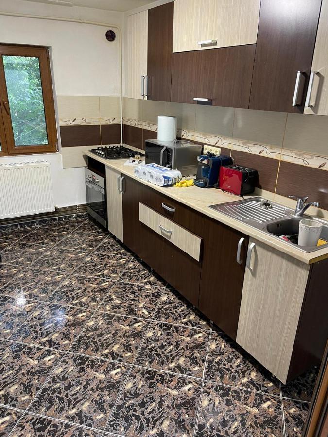 Royal Apartment Бузау Екстериор снимка