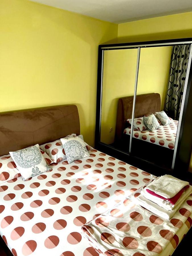 Royal Apartment Бузау Екстериор снимка