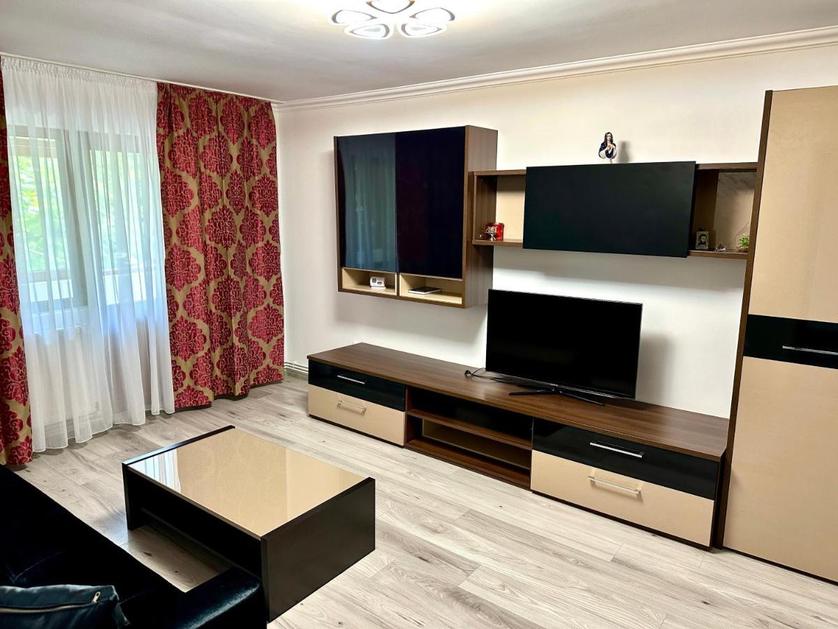 Royal Apartment Бузау Екстериор снимка